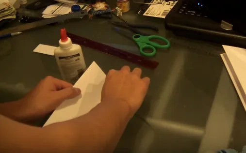Cách làm thanh kiếm bằng giấy và que kem - Hình 2