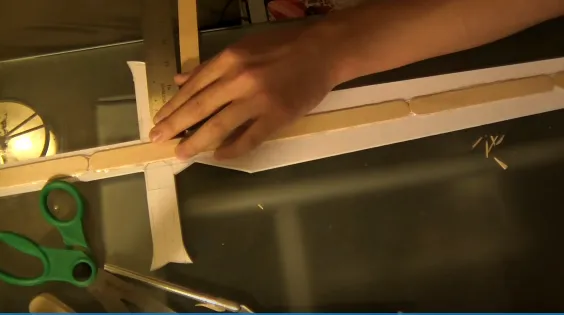 Cách làm thanh kiếm bằng giấy và que kem - Hình 8
